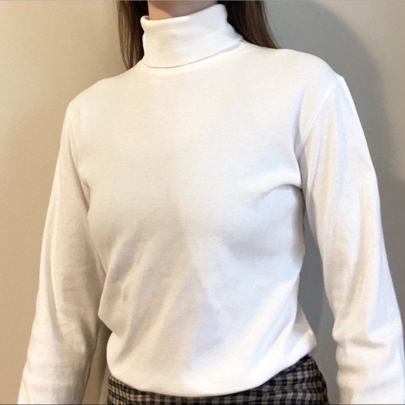 White turtleneck - Picture 5 of 6